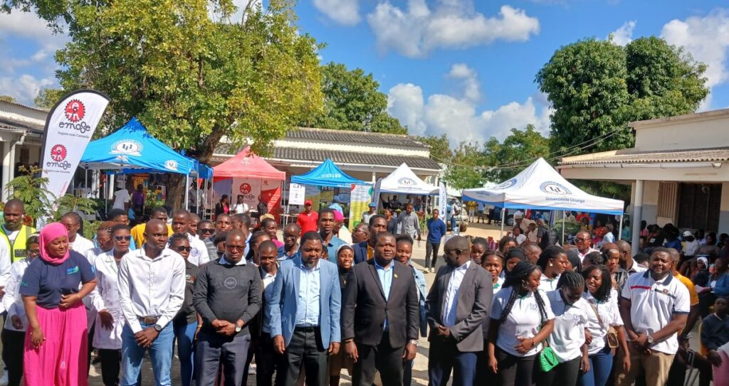 No âmbito das Comemorações dos 50 anos da Independência NacionalA FACULDADE DE EDUCAÇÃO PROMOVE UM SARAU CULTURAL